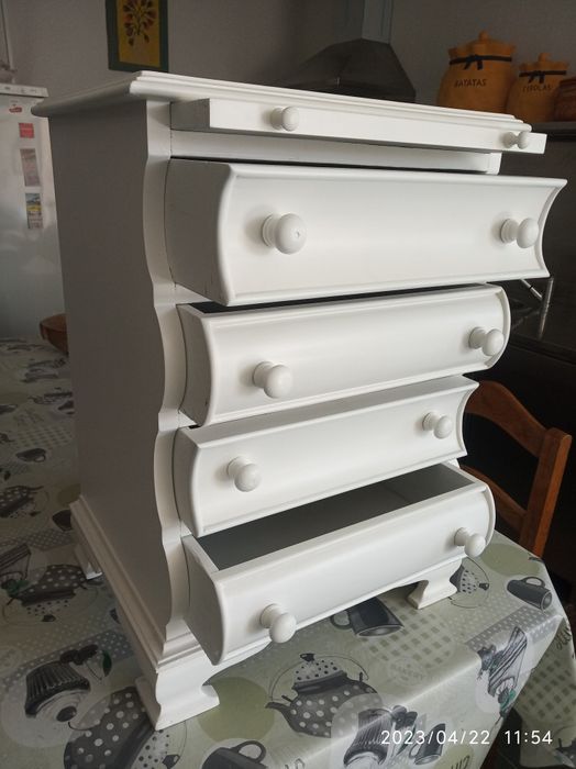 Móvel de apoio restaurado