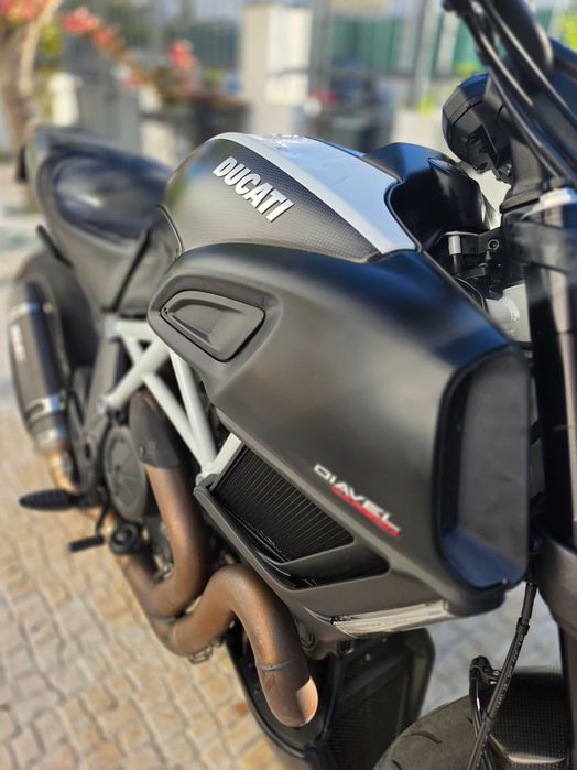 DUCATI DIAVEL 1200 Carbon Edition
