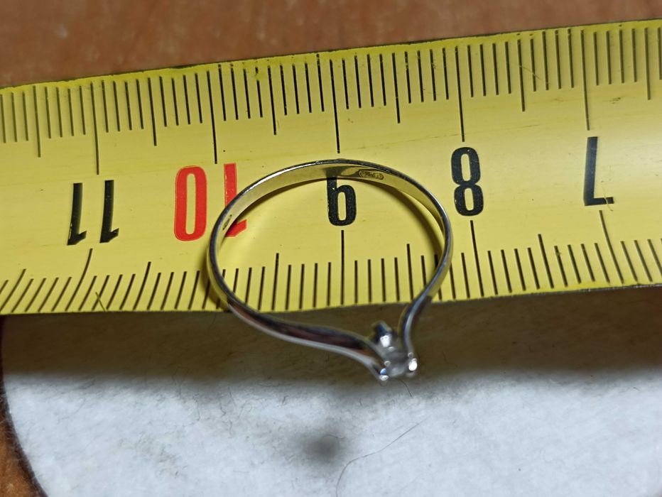 Кольцо 16.5 з брильянтом.біле золото 750 проби.вага 1.01 грамм!Італія.
