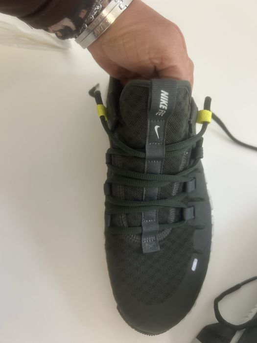 Tenis nike na cor verde militar n 43  vendo montijo