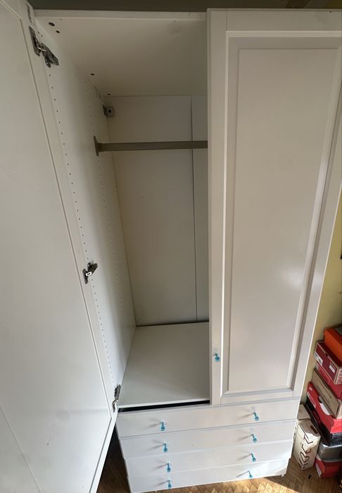 Biała szafa IKEA