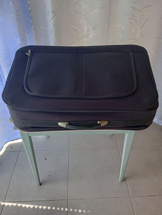 Чемодан на колесиках, тёмно-синего цвета