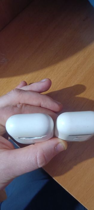 Навушники airpods (під ремонт) продам парою