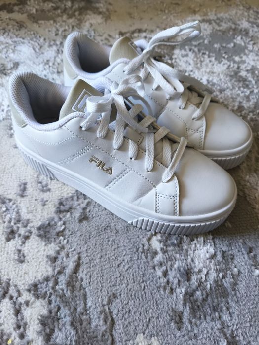 Кросівки жіночі Reebok та Fila