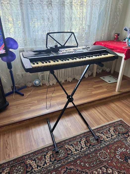 синтезатор Bravis kB-760 в хорошем состоянии