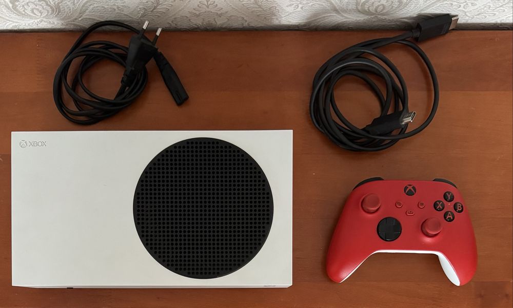 Xbox Series S 512 GB + геймпад
