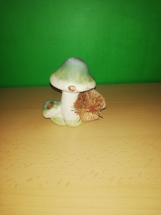 Figurka grzybek.
