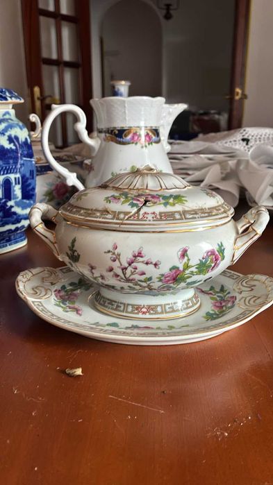 Terrrina e travessa de porcelana