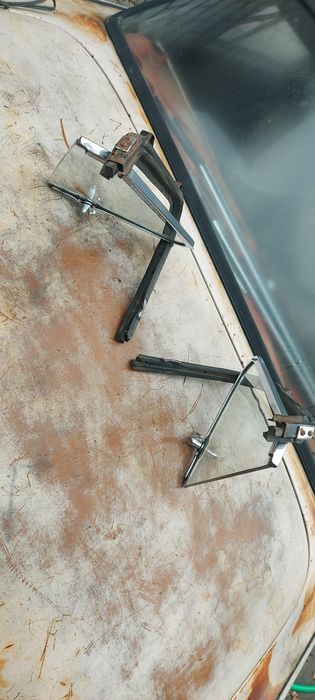 Газ 21 передние форточки