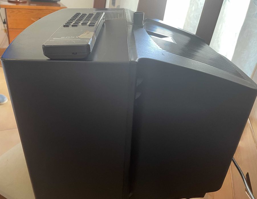 Televisor Sony Triniton, modelo KV-M1420E a cores