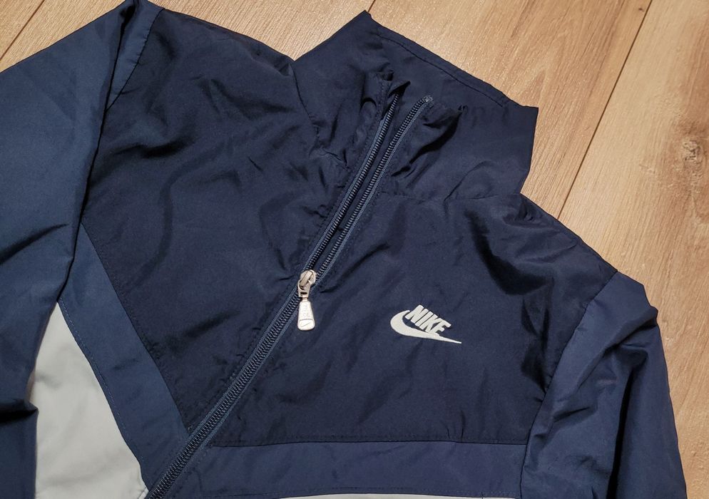 Bluza kurtka  wiatrówka Nike roz 10-12, 140-152 cm lat jak nowa