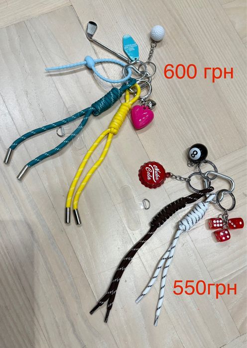 Трендові брелки обвіси на сумку