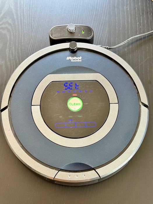 iRobot Roomba 786P używana, nowa bateria, stan bdb wirt sciana latarni