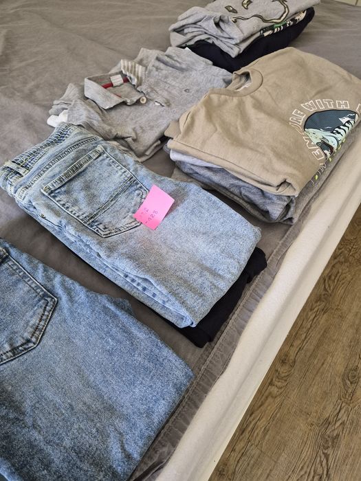 Spodnie, jeansy, bluzy, koszulki 122/128 zestaw