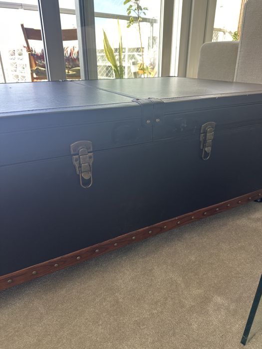 Mesa de centro e bar em couro