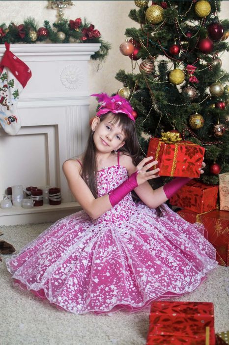 Нарядное красивое шикарное платье