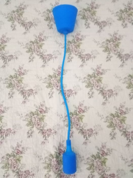 Casquilho e suspensão azul