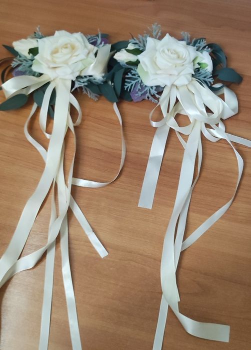 Ozdoba ślubna, białe kwiatki  na lusterka samochodowe z przyssawkami