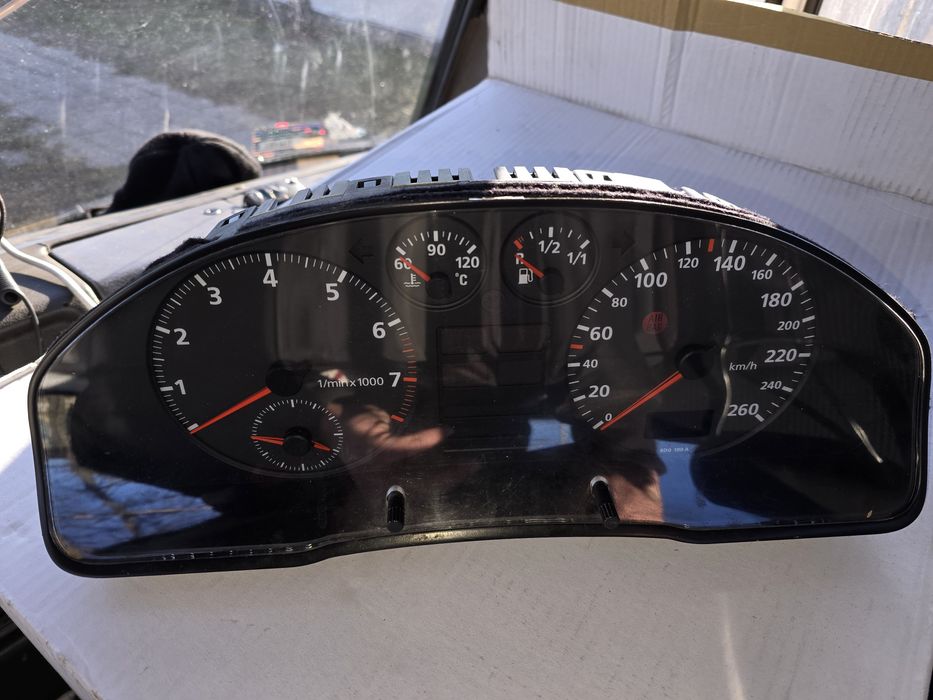 licznik prędkościomierz audi a4 b5 oryginal
