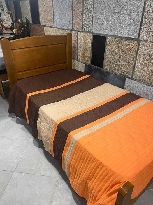 Cama de madeira
