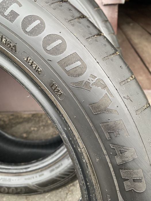 215/50/17 Good year  2 шт