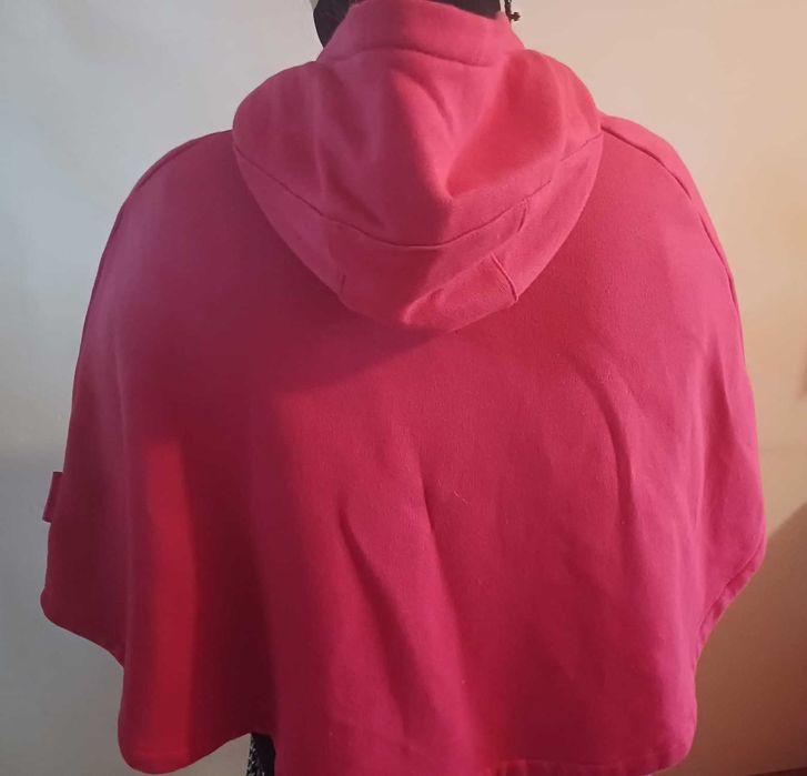 Capa de criança Agatha Ruiz de La Prada, com capuz. Preço: 13 eur