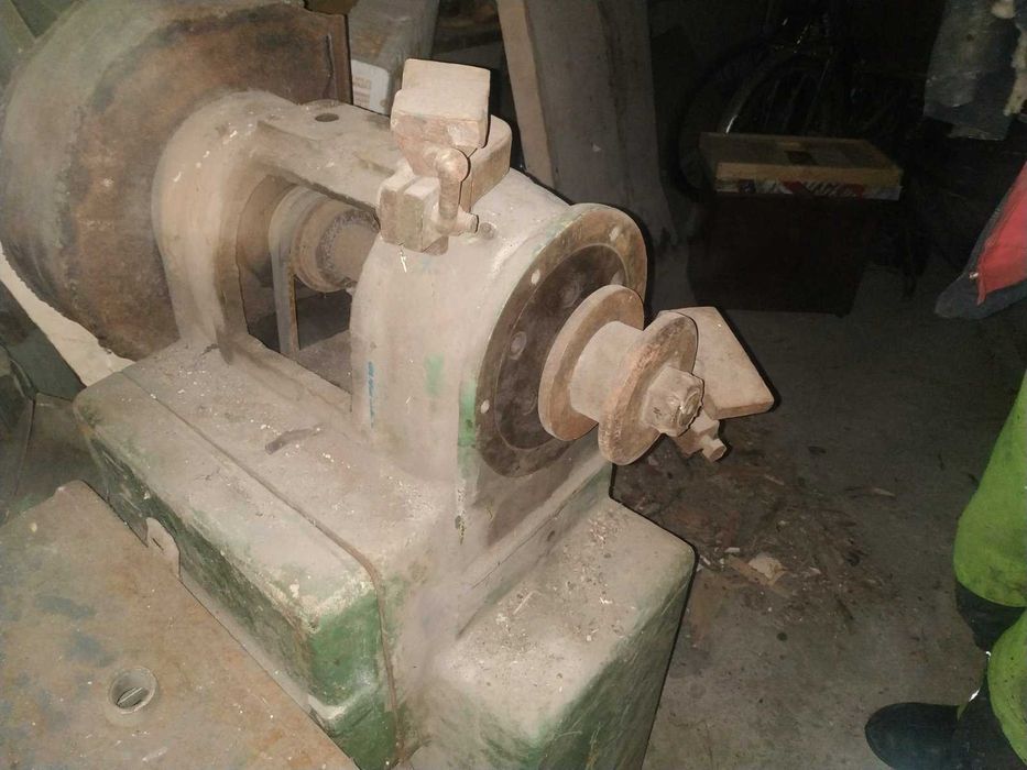 Заточний універсальний шліфувальний верстат наждак точило