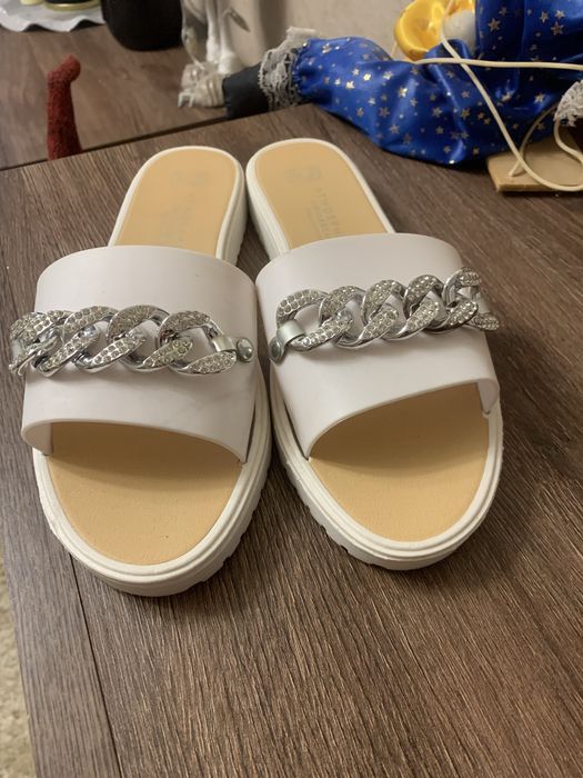 Продам шльопанці жіночі