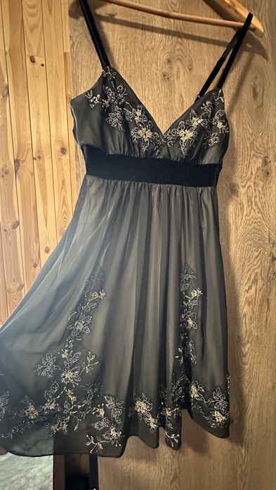 Вечірня жіноча сукня