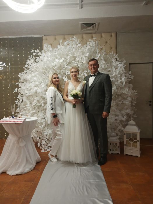 Ведуча -  Юлія Веселовська.Жива музика.Новий рік,корпоратив,весілля...