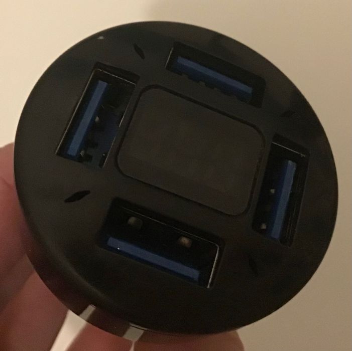 Carregador de isqueiro com 4 entradas