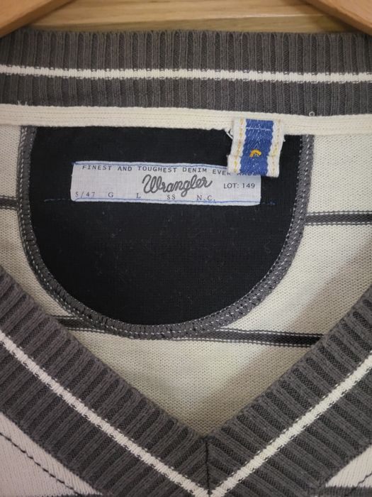Sweter beżowy w serek Wrangler