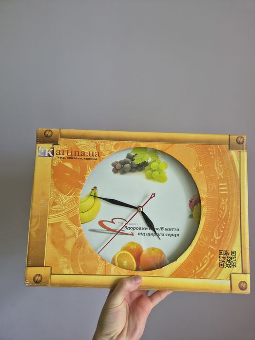 Годинник настінний новий для кухні вітальні