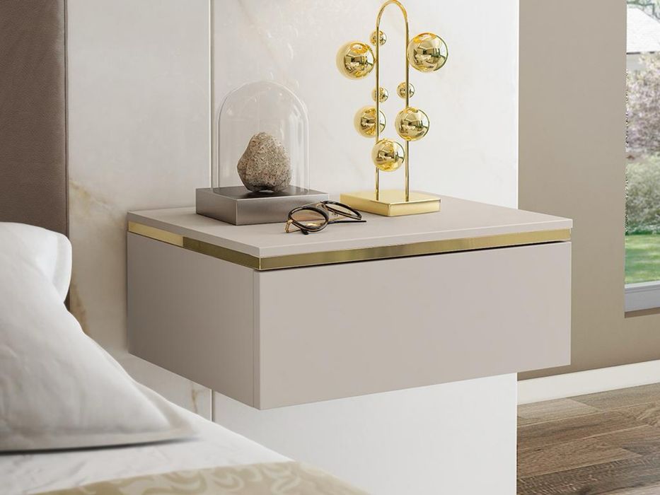 1 mesa de cabeceira NOVA!