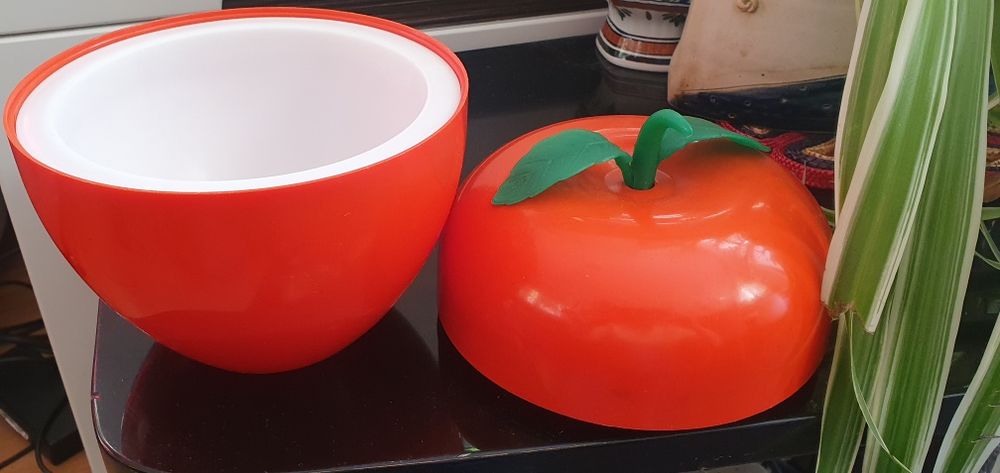 Italian cooler apple-shapped ice cube 70's, włoski pojemnik na lód