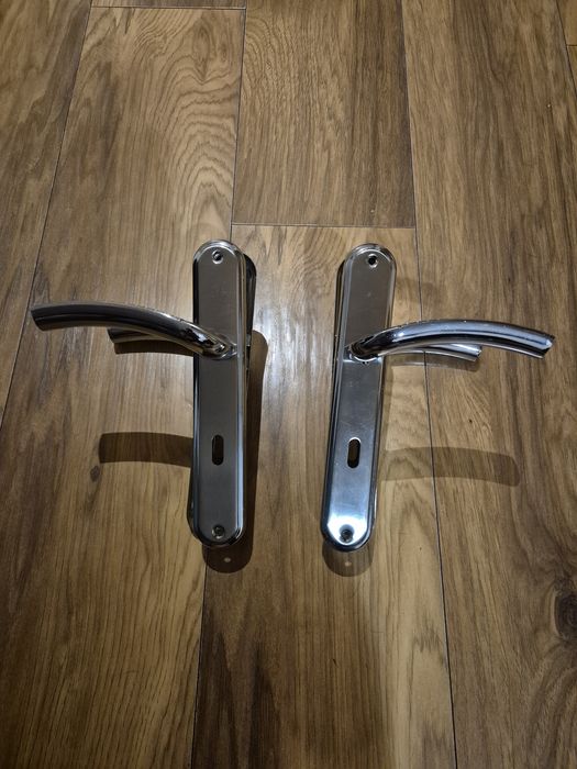 2 komplety klamek
