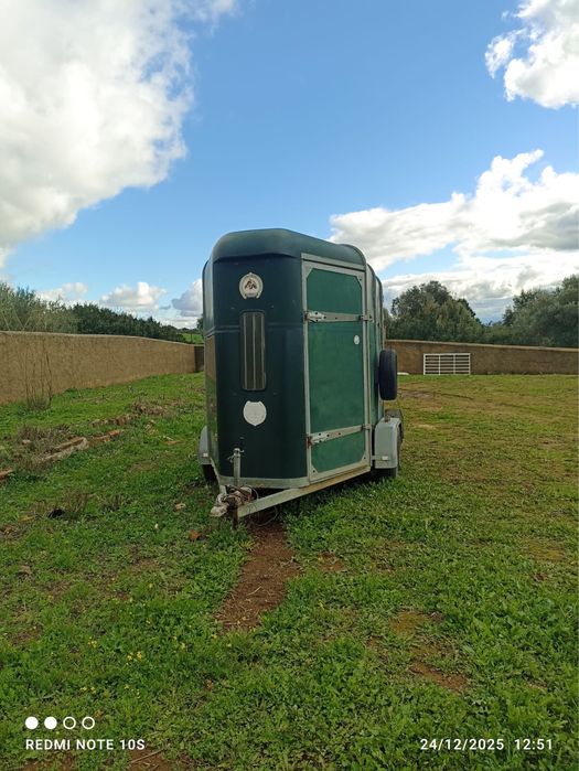 Atrelado de cavalos marca fautras