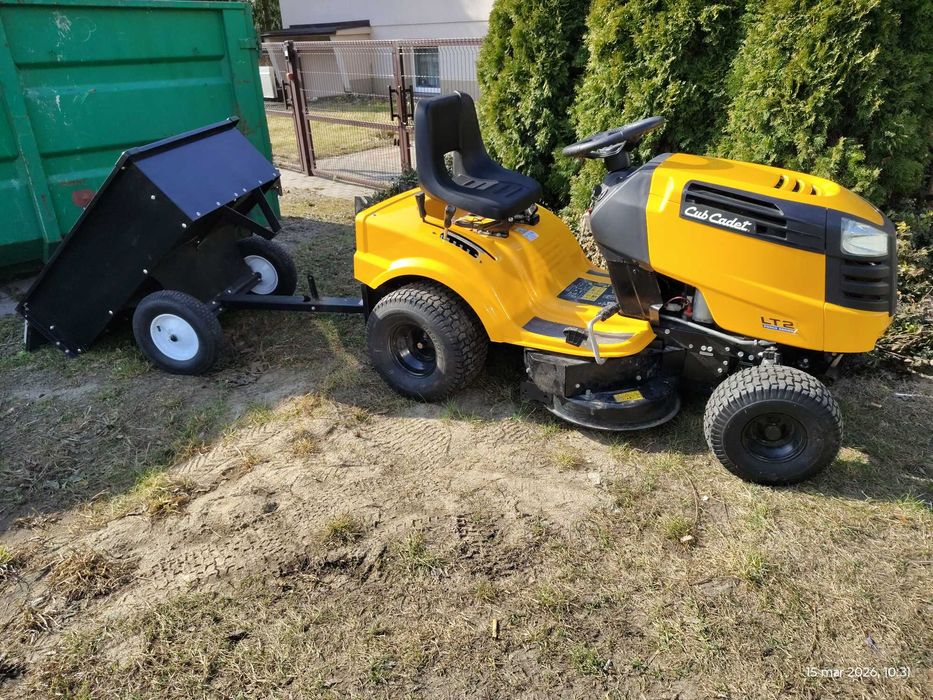 Kosiarka - Traktor ogrodowy Cub Cadet LT2 NR92 z koszem i przyczepką