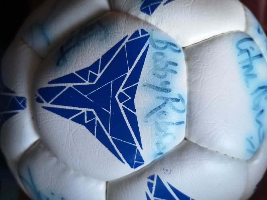 Bola FC Porto - autografada - Sir Bobby Robson + equipa
