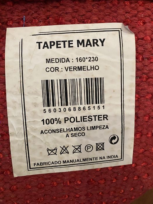 Tapete vermelho pelo médio
