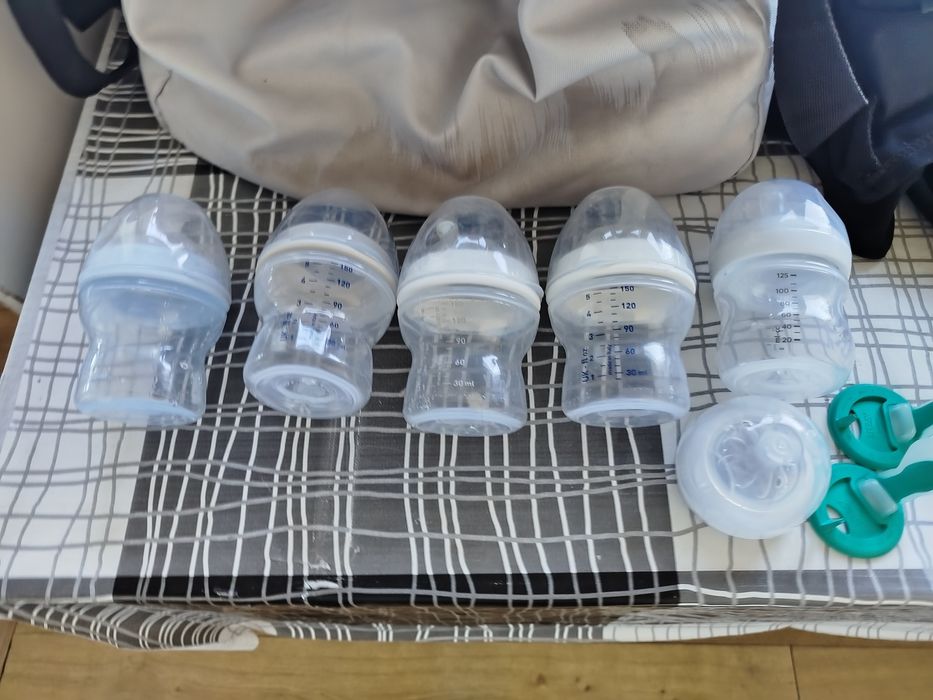 Bomba de leite elétrica Chico com 3 biberões natural feeling 0+