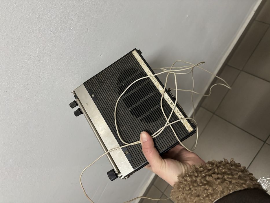 Советский портативный радиоприемник «Урал Авто-2».