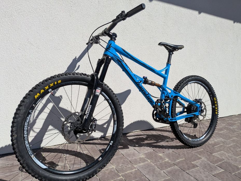 Велосипед двопідвіс Banshee Spitfire V2
Вага: 13.5кг
Розмір рами: L
Ді