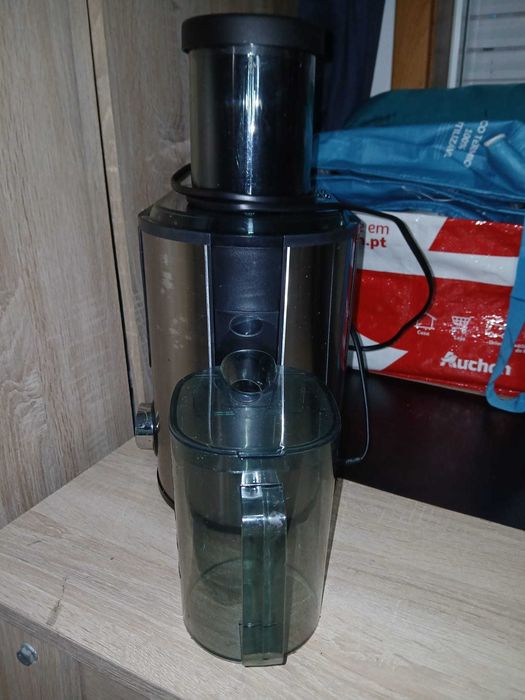 Maquina de sumos  e cafe como nova
