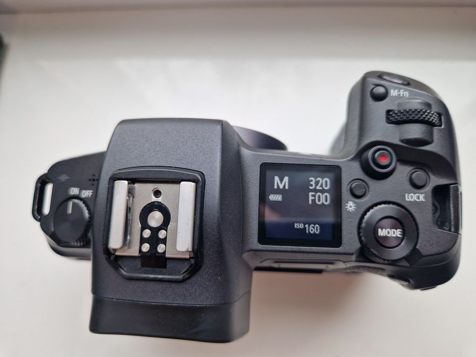 Canon EOS R повний кадр