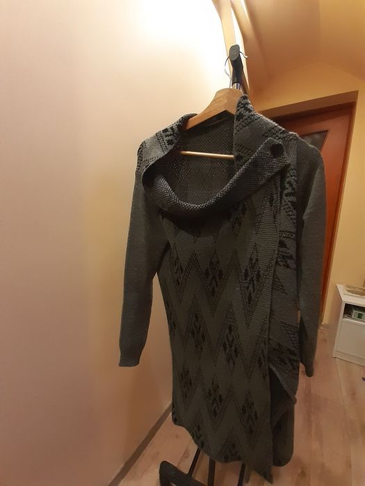 Sweter dlugi kardigran 10 zł.