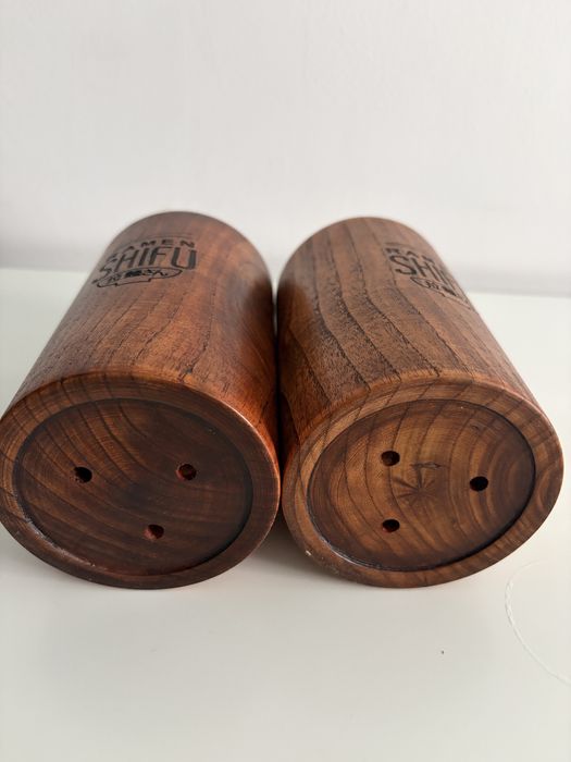 Suporte para pauzinhos em madeira maciça Ramen Shifu (Mestre do Ramen)