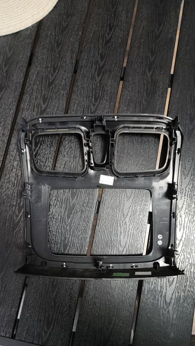 Рамка магнітоли , знята з Logan 2. Sandero