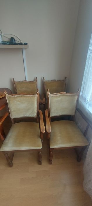 Krzesła w starym stylu