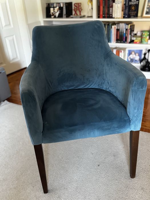 Poltrona azul em veludo KARE design
